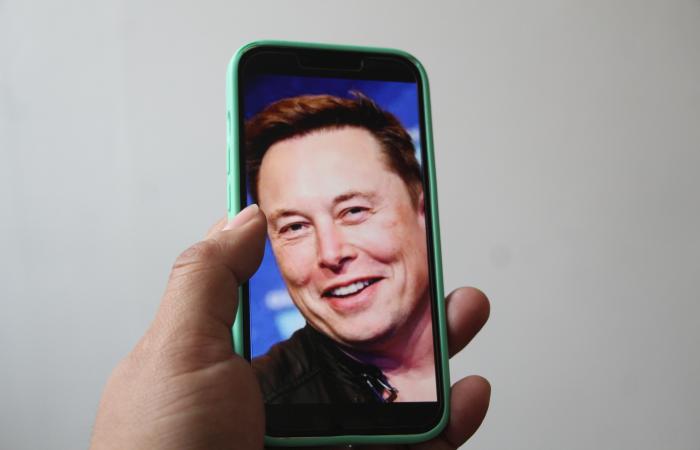 Elon Musk critica a las IA por sesgo “woke” y presenta su alternativa “objetiva”